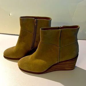 Lucky Ankle Boots 7.5 Med Tan Suede